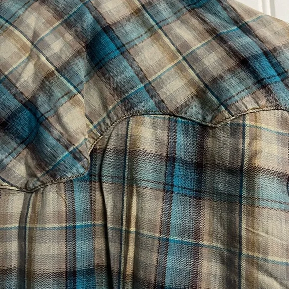 Plaid Wrangler Retro Button-Up Shirt in Blue‎ and Tan - Picture 3 of 5